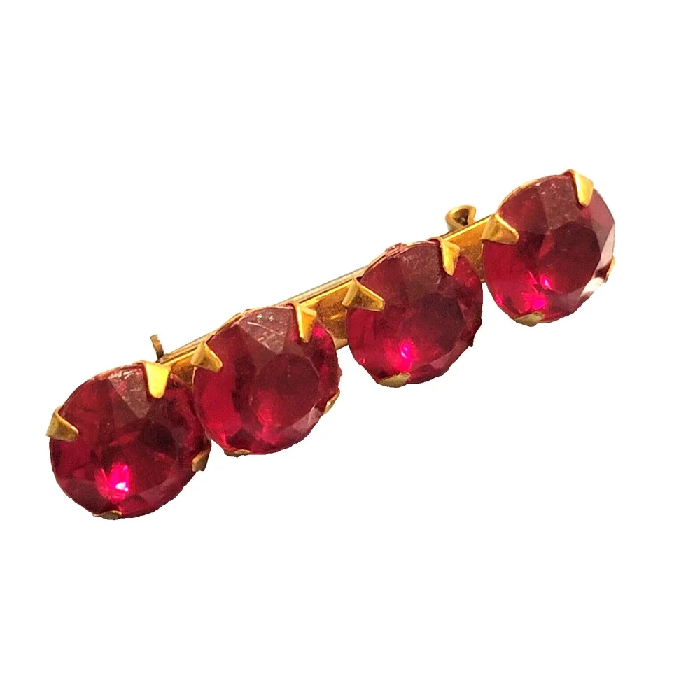 Vintage Deep Red Faceted Lucite Bar Pin, Retro C-Hook, 1940s, Gold-tone‎ go-64